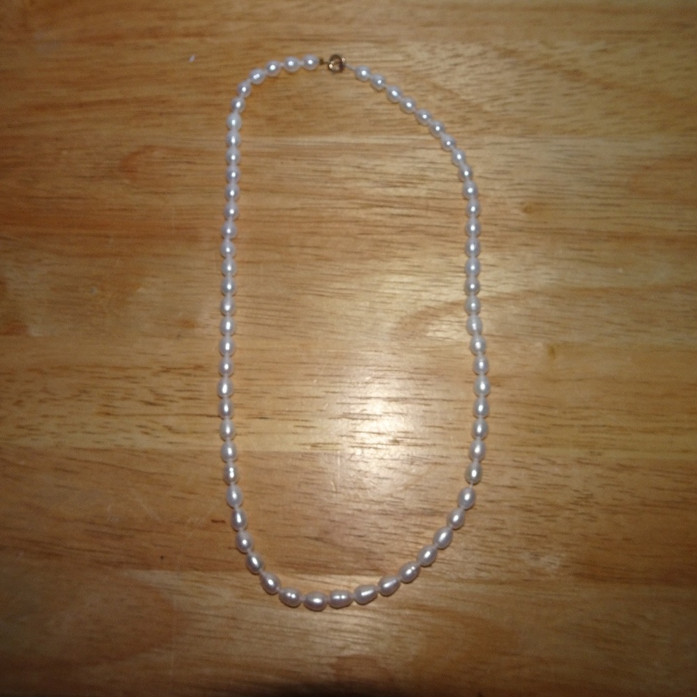 Vtg. 9K Gold Clasp Real Freshwater Pearl Necklace